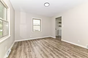 2225 N 103rd St, Wauwatosa, WI 53226 - Photo 7