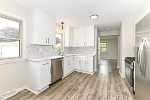 2225 N 103rd St, Wauwatosa, WI 53226 - Photo 13