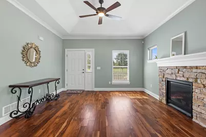 636  Baker St, Walworth, WI 53184 - Photo 5
