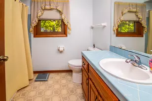 N27W22212 Shadywood Ct, Pewaukee, WI 53186 - Photo 13