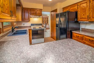N27W22212 Shadywood Ct, Pewaukee, WI 53186 - Photo 3