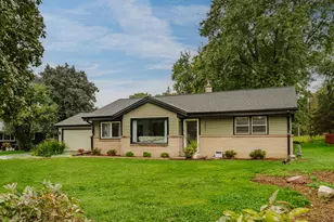 3841 S Sunny Ridge Ln, New Berlin, WI 53151 - Photo 3