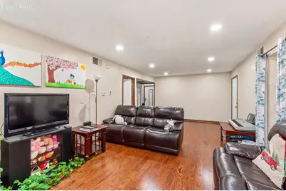 1818 E Shorewood Blvd #313, Shorewood, WI 53211 - Photo 9