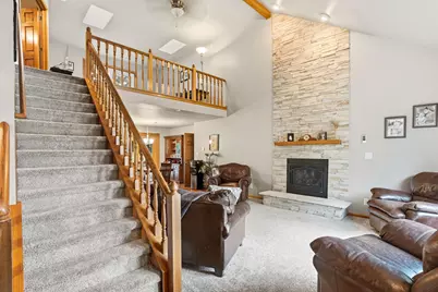 7244 S Dover Hill Ct, Franklin, WI 53132 - Photo 3