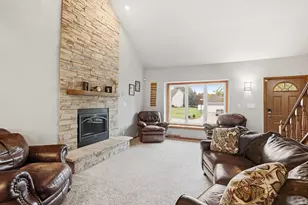7244 S Dover Hill Ct, Franklin, WI 53132 - Photo 5