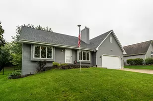 7244 S Dover Hill Ct, Franklin, WI 53132 - Photo 1