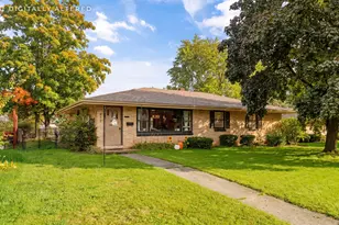 472 Summit Ave, Burlington, WI 53105 - Photo 1