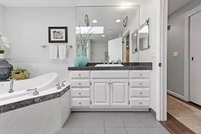 4800 N Woodburn St, Whitefish Bay, WI 53217 - Photo 31