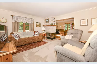 S86W30445  Stonegate Dr, Mukwonago, WI 53149 - Photo 5