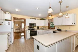 S86W30445 Stonegate Dr, Mukwonago, WI 53149 - Photo 9