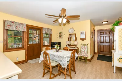 S86W30445  Stonegate Dr, Mukwonago, WI 53149 - Photo 11