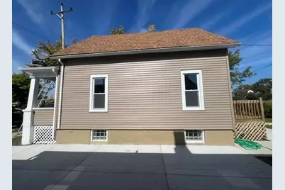 2043  Clark St, Racine, WI 53403 - Photo 3