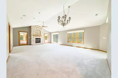N21W24303 E Parkway Meadow Cir #B, Pewaukee, WI 53072 - Photo 3