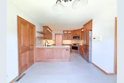 N21W24303 E Parkway Meadow Cir #B, Pewaukee, WI 53072 - Photo 9