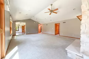 N21W24303 E Parkway Meadow Circle, Pewaukee, WI 53072 - Photo 5