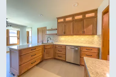 N21W24303 E Parkway Meadow Cir #B, Pewaukee, WI 53072 - Photo 13