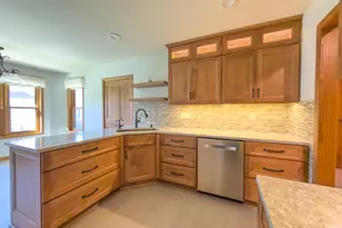 N21W24303 E Parkway Meadow Circle, Pewaukee, WI 53072 - Photo 13