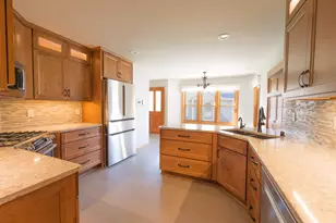 N21W24303 E Parkway Meadow Circle, Pewaukee, WI 53072 - Photo 7