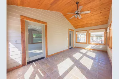 N21W24303 E Parkway Meadow Cir #B, Pewaukee, WI 53072 - Photo 15