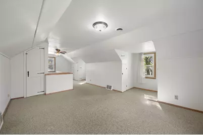 9020 W Vincent Pl, West Allis, WI 53214 - Photo 9