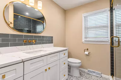 10166 S Nicholson Rd, Oak Creek, WI 53154 - Photo 7