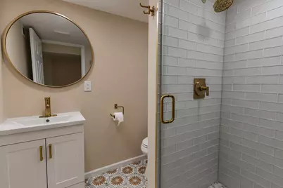 10166 S Nicholson Rd, Oak Creek, WI 53154 - Photo 9