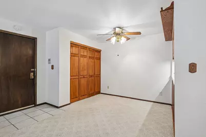 8560 W Waterford Ave #1, Greenfield, WI 53228 - Photo 5