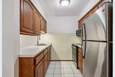 8560 W Waterford Ave #1, Greenfield, WI 53228 - Photo 9