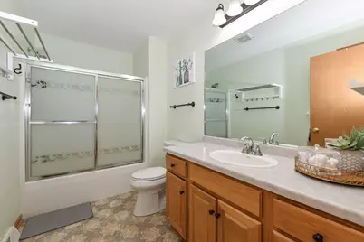 N24W24045  Brandon Oaks Dr #B, Pewaukee, WI 53072 - Photo 17