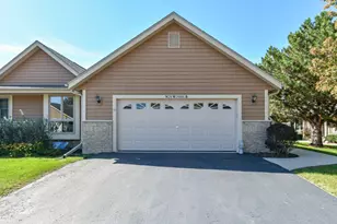 N24W24045 Brandon Oaks Dr, Pewaukee, WI 53072 - Photo 27