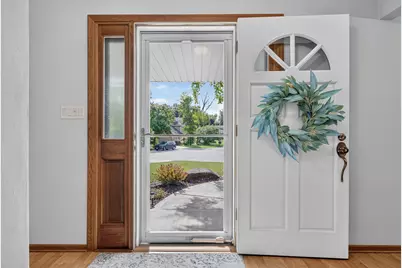 4134 S Victoria Ct, New Berlin, WI 53151 - Photo 5
