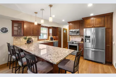 5444 N Dexter Ave, Glendale, WI 53209 - Photo 5