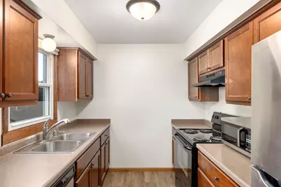 2700  Albany Ct #2702, Waukesha, WI 53188 - Photo 11