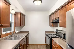 2700 Albany Ct, Waukesha, WI 53188 - Photo 11