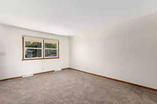 2700 Albany Ct, Waukesha, WI 53188 - Photo 5