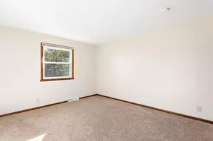 2700 Albany Ct, Waukesha, WI 53188 - Photo 17