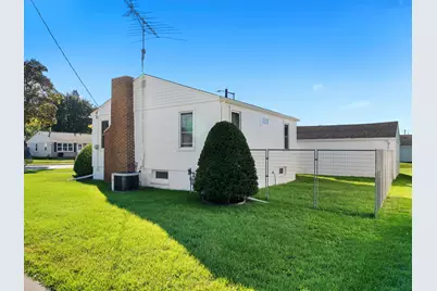 2618  Lincoln Ave, Two Rivers, WI 54241 - Photo 5