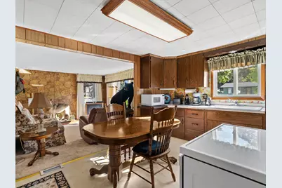 2618  Lincoln Ave, Two Rivers, WI 54241 - Photo 9