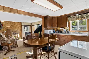 2618 Lincoln Ave, Two Rivers, WI 54241 - Photo 9