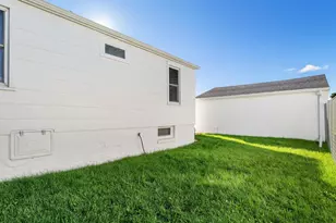 2618 Lincoln Ave, Two Rivers, WI 54241 - Photo 7