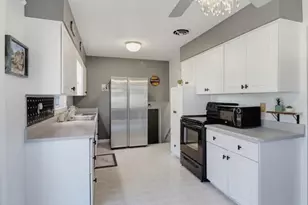 10929 W Harvard Ln, Wauwatosa, WI 53226 - Photo 9