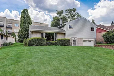 10929 W Harvard Ln, Wauwatosa, WI 53226 - Photo 3