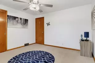 10929 W Harvard Ln, Wauwatosa, WI 53226 - Photo 17