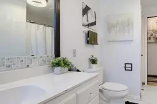 10929 W Harvard Ln, Wauwatosa, WI 53226 - Photo 15