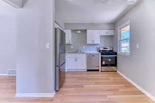 6622 N 51st St, Milwaukee, WI 53223 - Photo 7