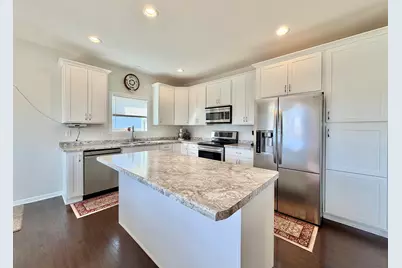 219 N Autumn Dr, Delavan, WI 53115 - Photo 7
