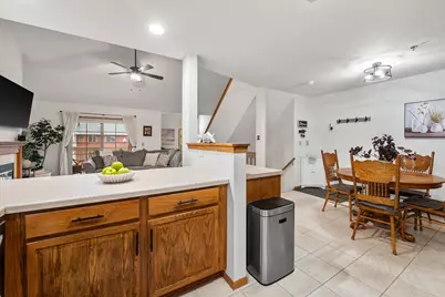 1976  Parknoll Ln, Port Washington, WI 53074 - Photo 9