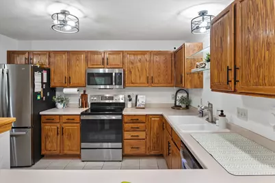 1976  Parknoll Ln, Port Washington, WI 53074 - Photo 5