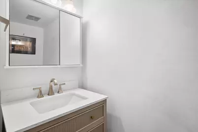 4229 W Meinecke Ave #4229, Milwaukee, WI 53210 - Photo 11