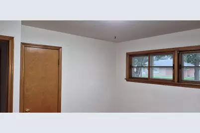 4574 N 107th St, Wauwatosa, WI 53225 - Photo 7